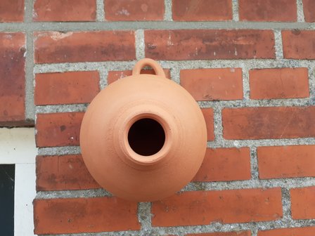 Mezenpot. Terracotta.  Handgemaakt  vogelpot 