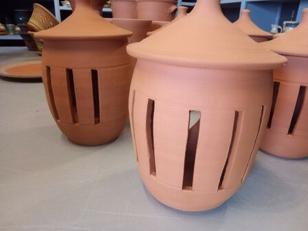 terracotta, vlinderpot, handgemaakt, vlinder, schuilplaats