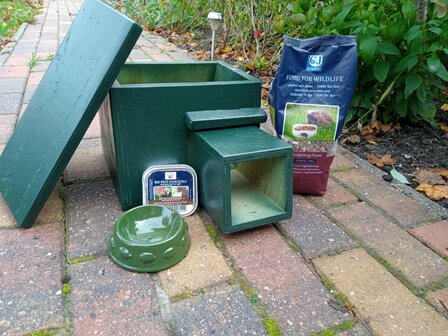 Egelpakket met houten egelwoning. 