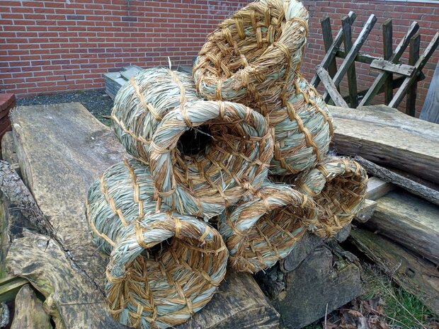 Traditionele eendenbroedkorf gemaakt van vlas/riet - Einekoer - Tuinspul